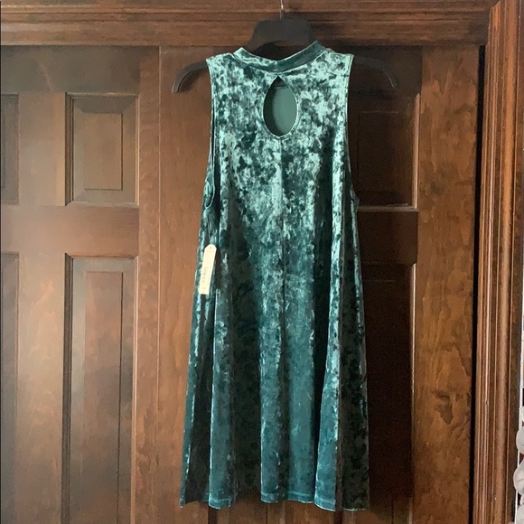 Velvet dress - Picture 2 of 3